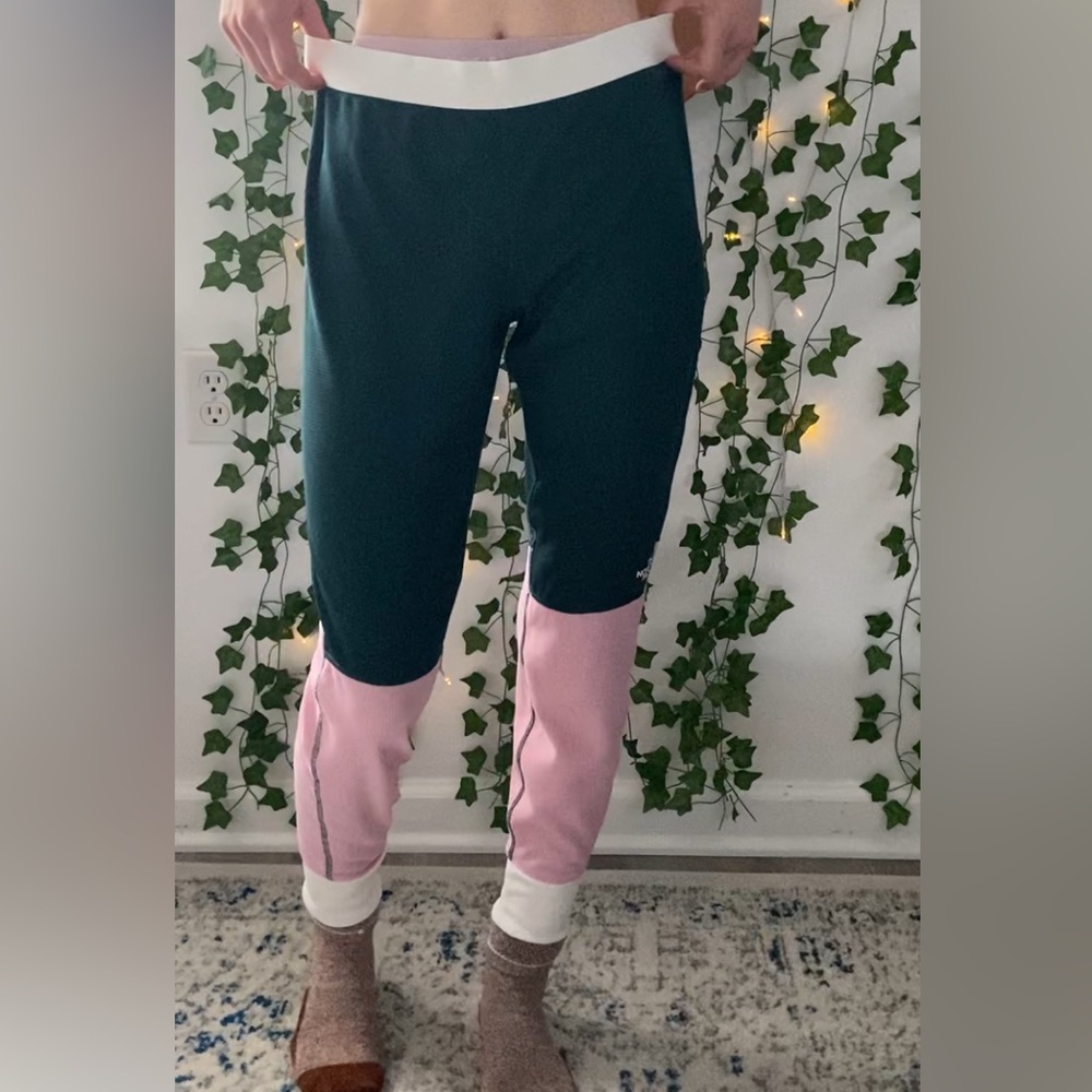Brand new two toned North Face thermal pants. Size small in women’s.